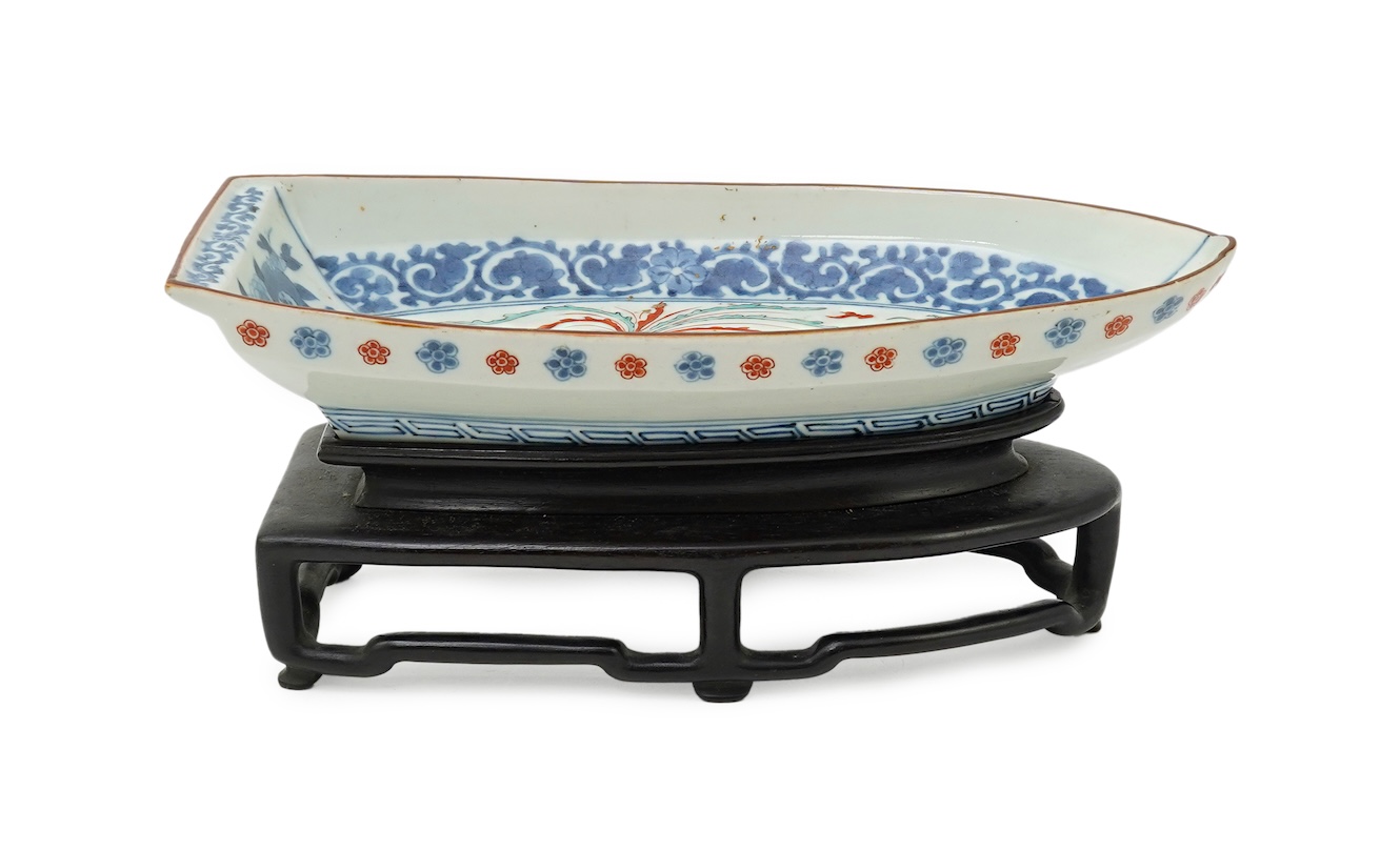 A Japanese Kakiemon style boat shaped dish, 19th century